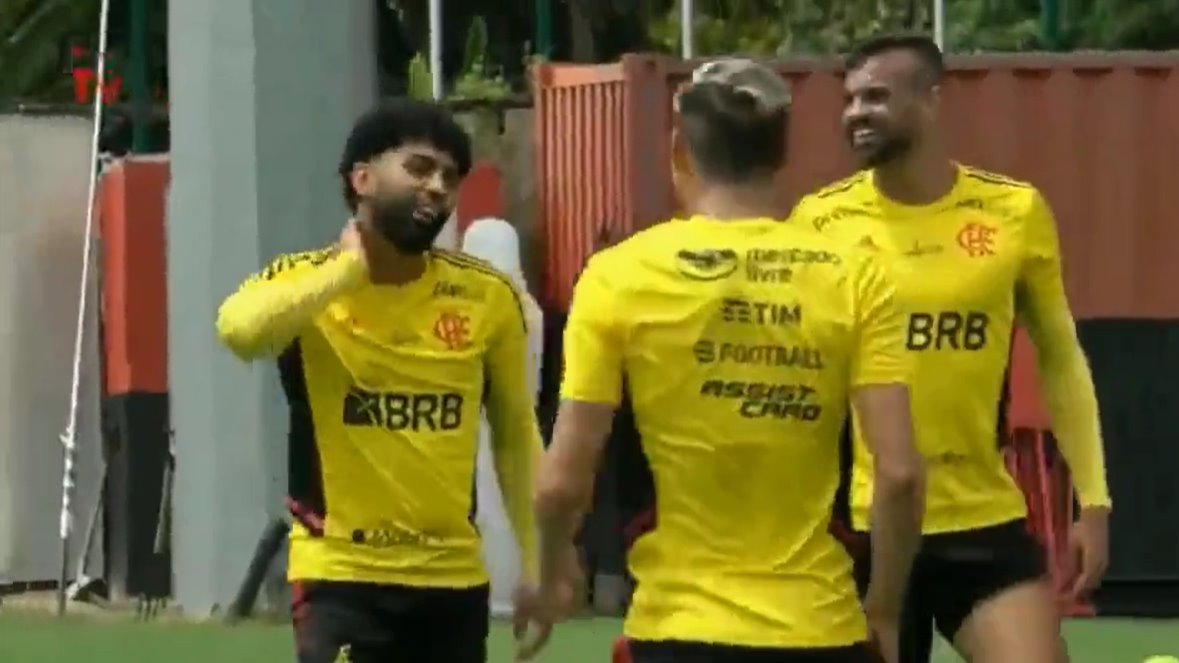 Vídeo Gabigol ensina nova comemoração a Ayrton Lucas FlaResenha