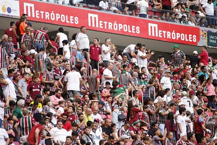 Torcida Do Fluminense Provoca Flamengo Antes De Cl Ssico