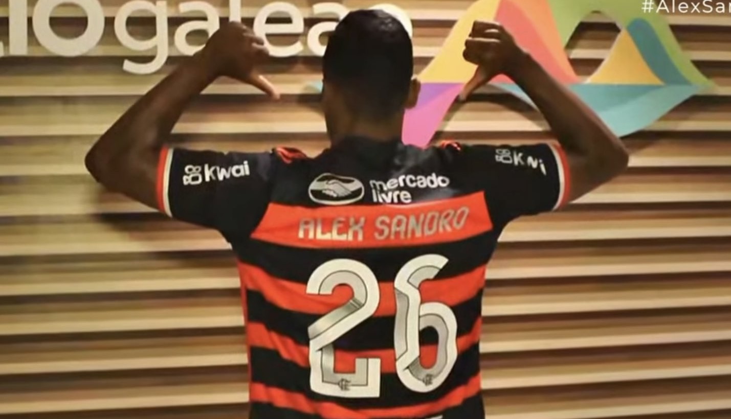 Flamengo define número da camisa de Alex Sandro para a temporada