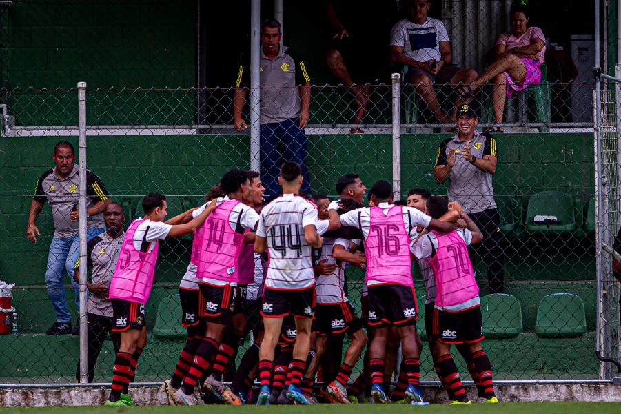 Flamengo Derrota O Fluminense E Se Classifica Para A Final Da Copa Rio