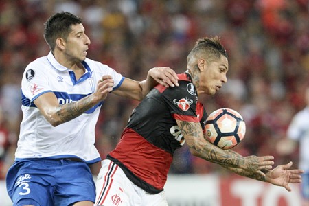 Guerrero se coloca à disposição do Flamengo para final do Carioca