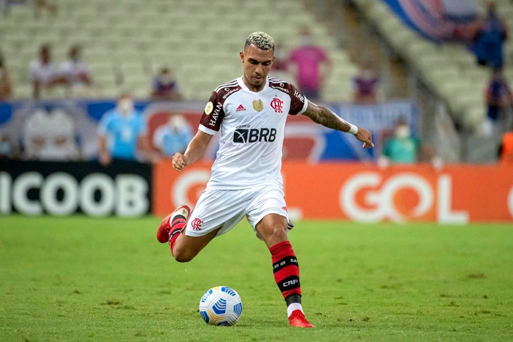 Matheuzinho O Jogador Do Flamengo Mais Assist Ncias