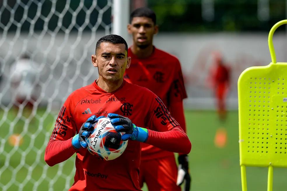 Santos na atividade novo preparador de goleiros já dá treino no