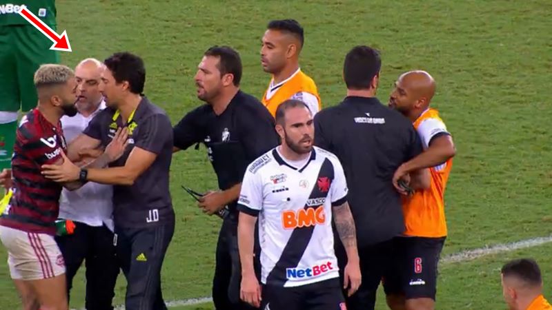 Vídeo Dirigente do Vasco dá soco em Gabigol do Flamengo FlaResenha