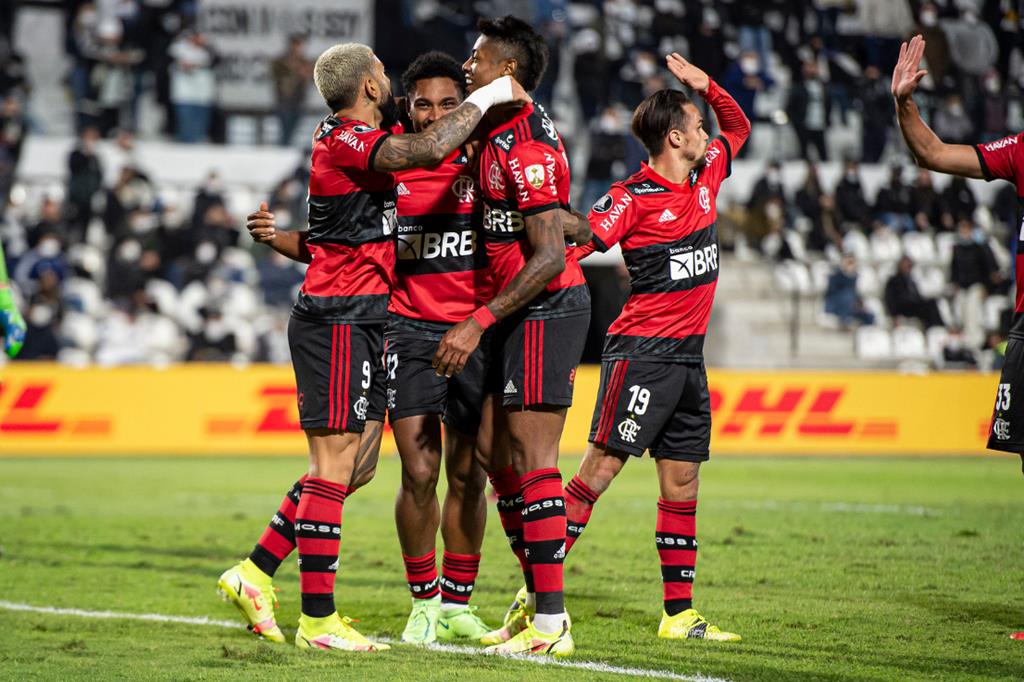 Com gol de Bruno Henrique, Flamengo vence Olimpia no jogo de