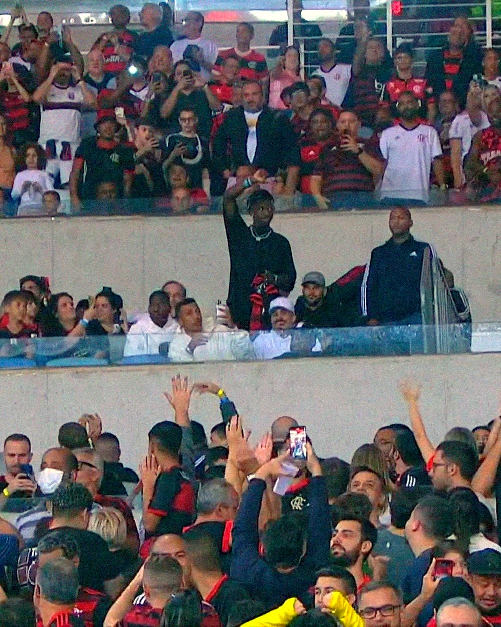 Vídeo: Vinicius Jr é Ovacionado Pela Torcida Do Flamengo