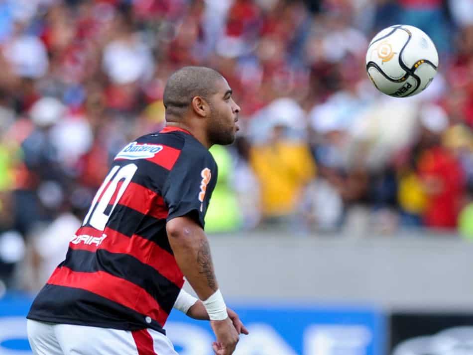 Confira jogadores que fizeram história com a camisa 10 do Flamengo