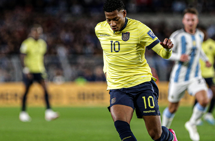 Jogador de Copa do Mundo mas afastado da seleção, Plata vê Flamengo como lugar ideal para voltar a ser convocado