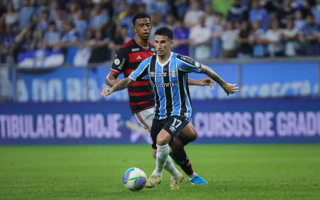 Grêmio publica nota e desmente caso de racismo contra Carlinhos pelo Brasileirão - confira