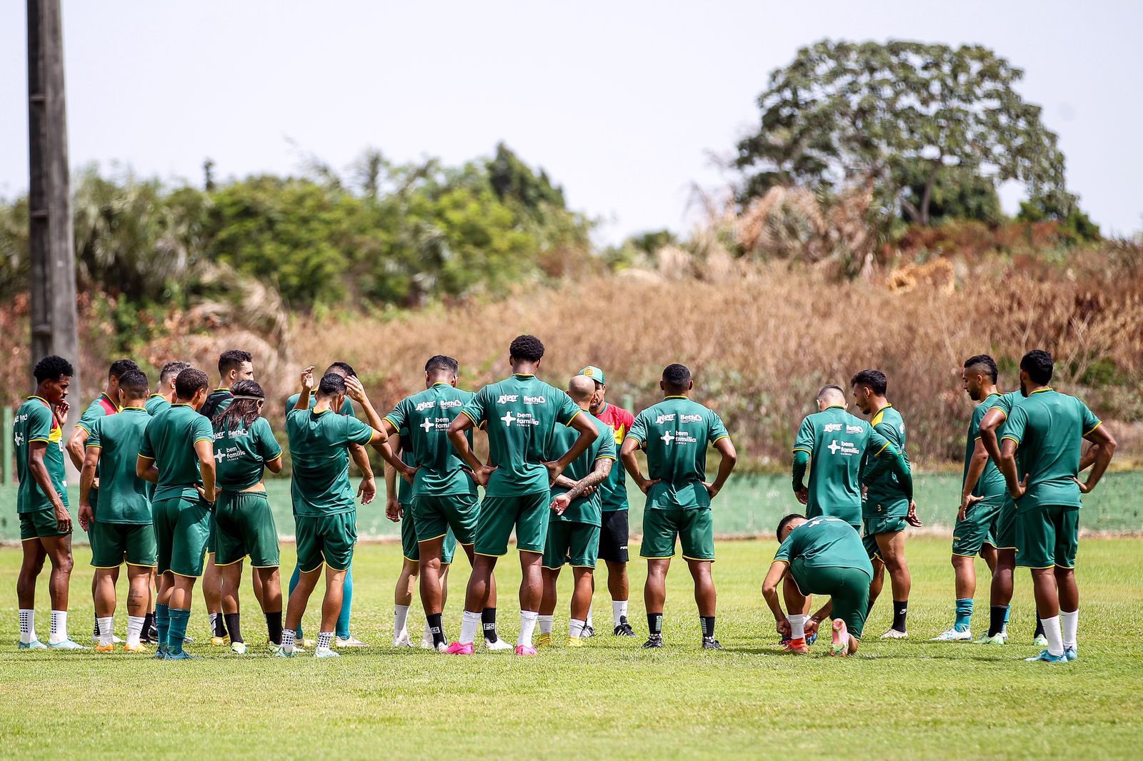 Com elenco principal, Flamengo vence o Sampaio Corrêa e encosta no