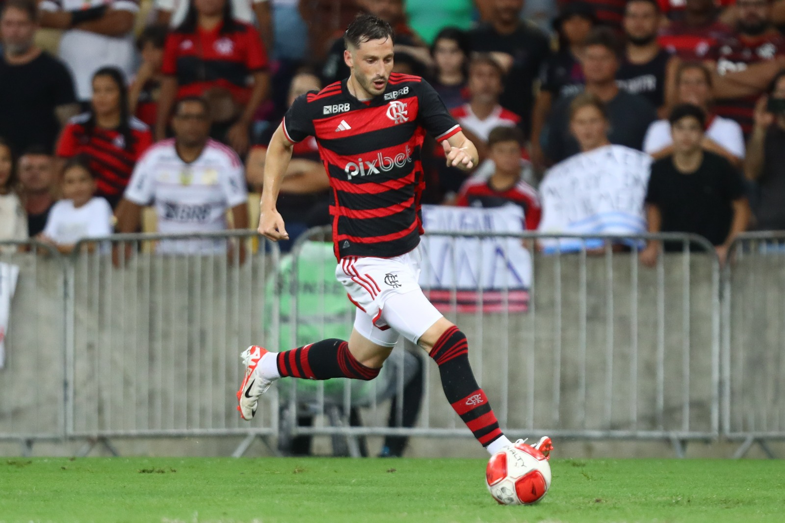 Com mudanças, Flamengo está escalado para enfrentar o São Paulo - confira o time