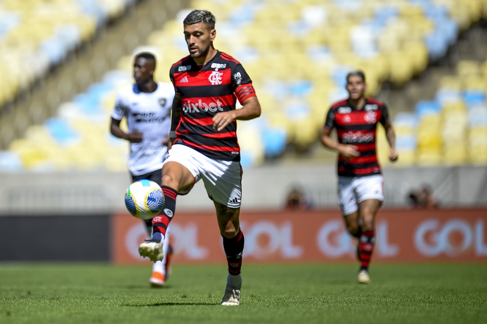 Há sete meses no Flamengo, Tite vive momento de maior pressão no clube