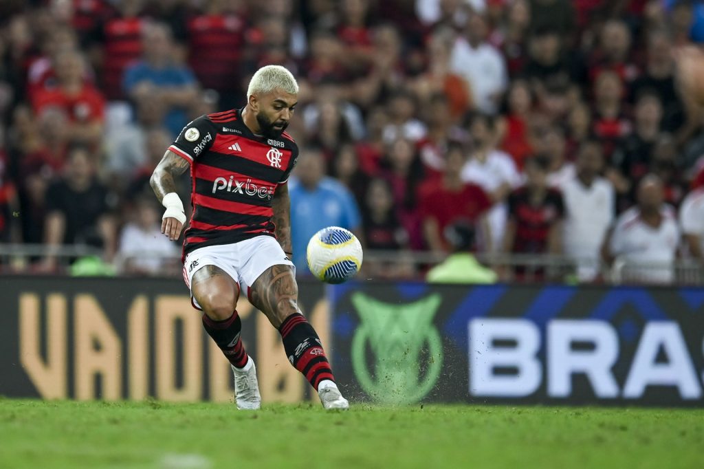 Gabigol ou Carlinhos? Com Pedro suspenso, um dos dois deve começar como titular no próximo jogo