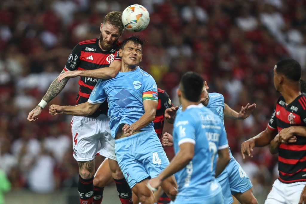 Técnico do Bolívar analisa jogo decisivo na altitude como "possível" contra o Flamengo