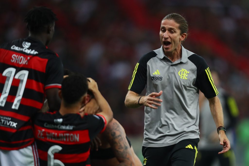 Sub-20 goleia em primeiro jogo sem Filipe Luís