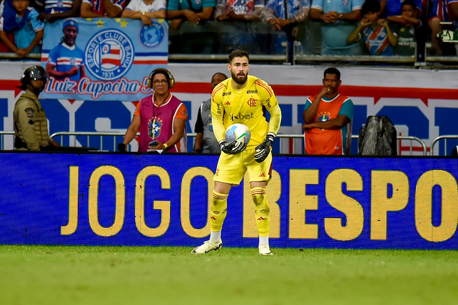 Meia do Bahia vê equipe melhor e destaca: "Não tem nada perdido"