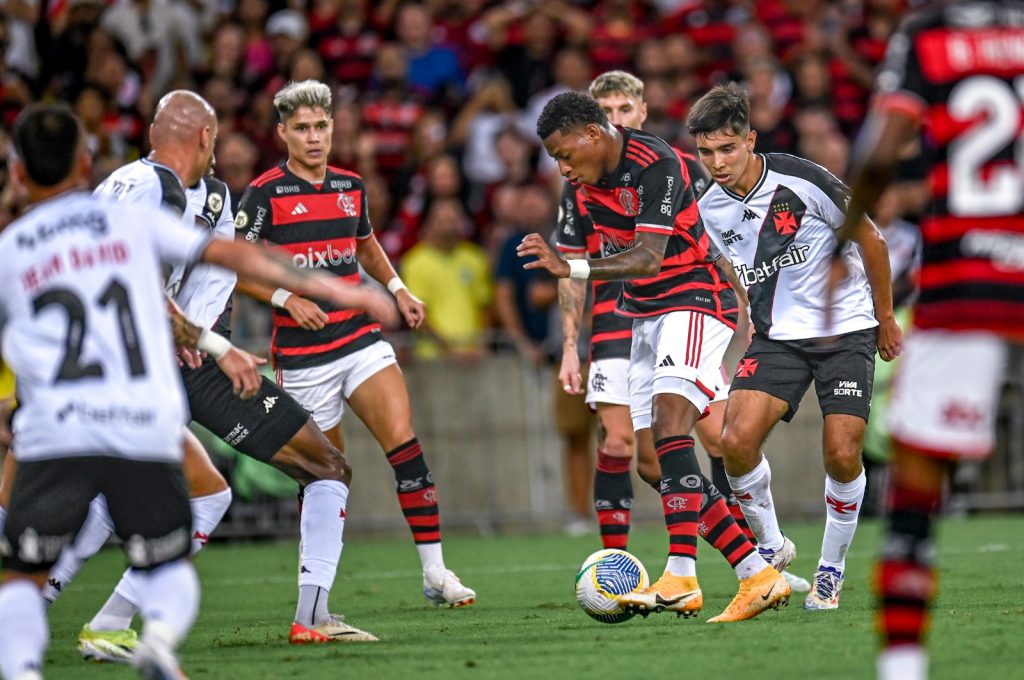 Veja quanto tempo Luiz Araújo pode ficar fora do Flamengo por conta de lesão