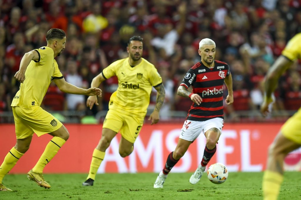 Tite garante um Flamengo diferente no segundo jogo contra o Peñarol: "Vai fazer gol lá"