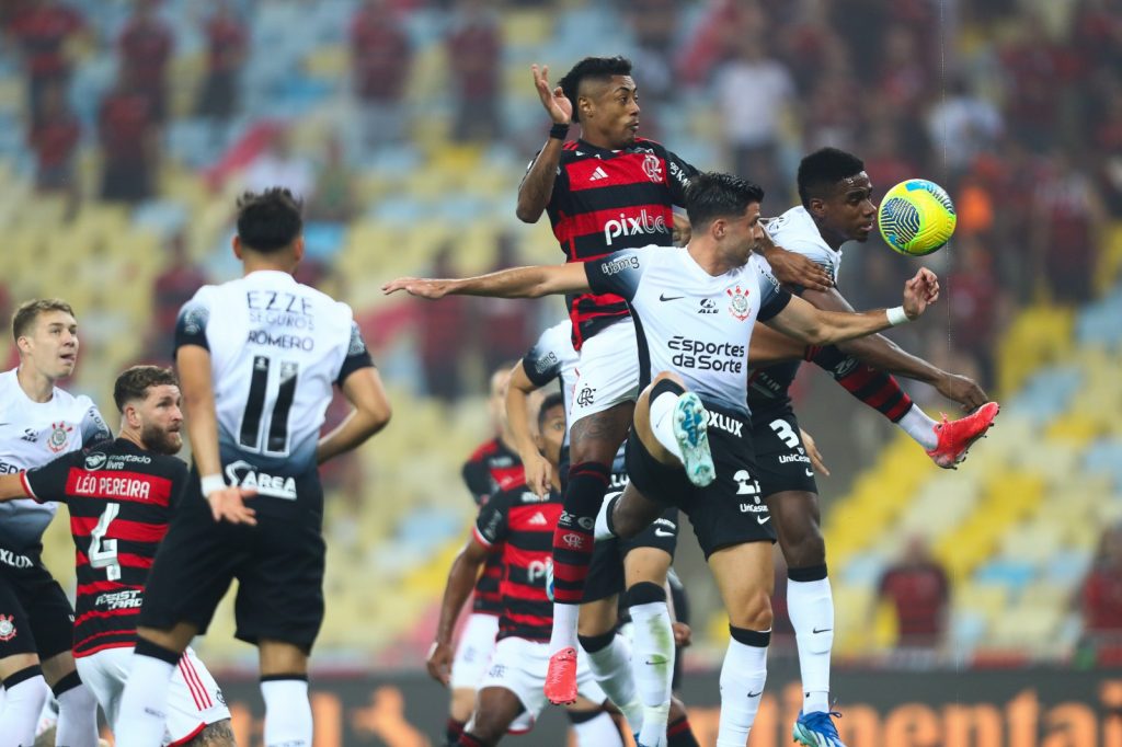 Técnico do Corinthians reconhece alto nível do Flamengo: "O resultado poderia ter sido mais amplo"