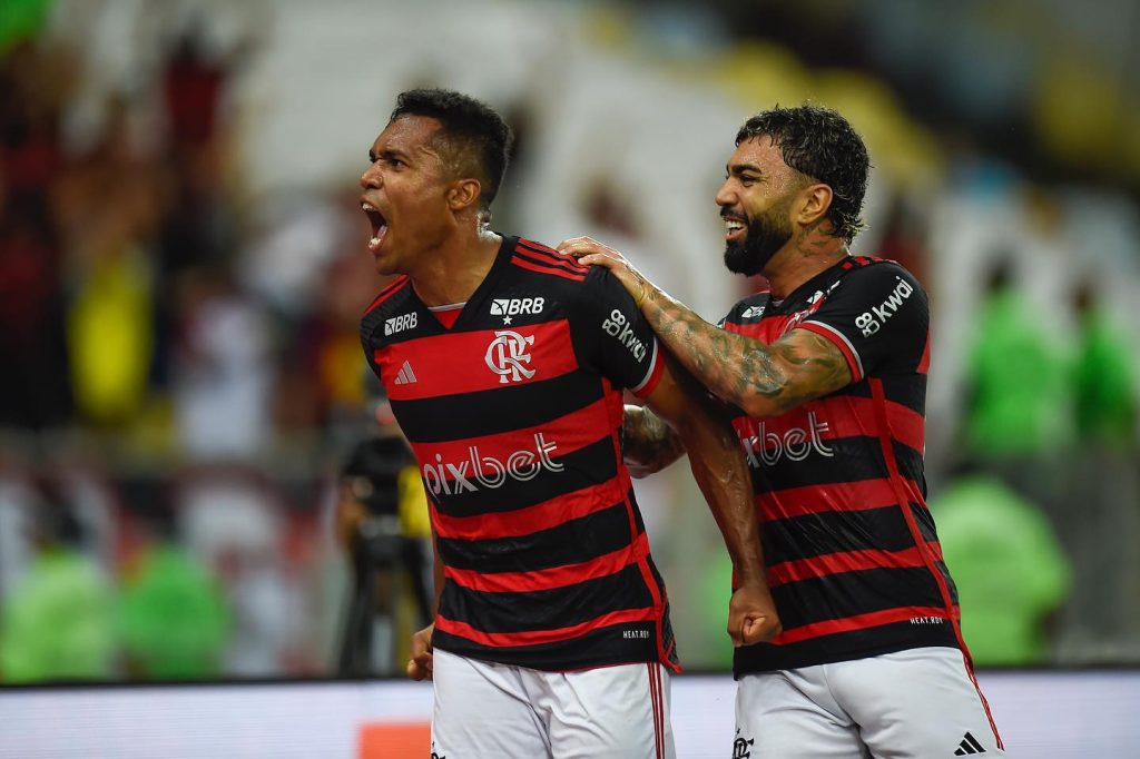 Alex Sandro explica o que pensou em lance de gol do Flamengo contra o Corinthians