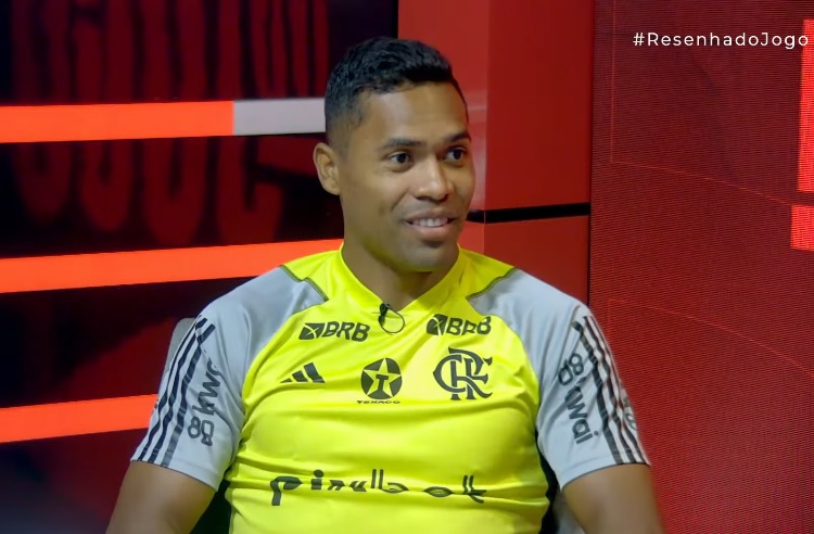 Alex Sandro explica o que pensou em lance de gol do Flamengo contra o Corinthians