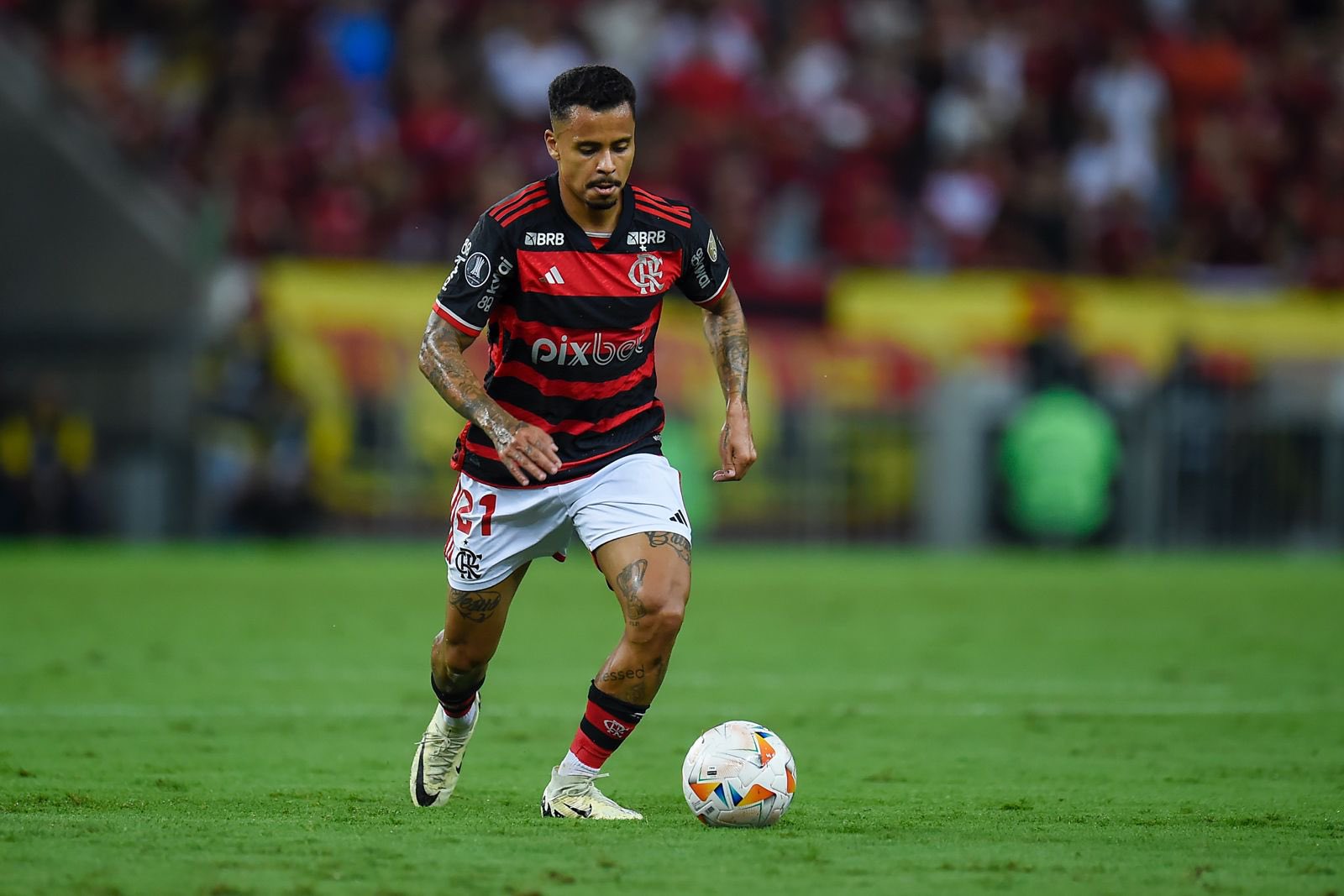 Flamengo pode ter novidade no meio de campo contra o Grêmio