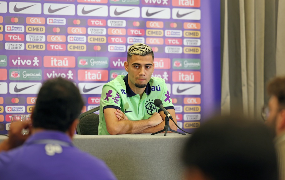 Andreas Pereira agradece o Flamengo por ter se reconectado com o torcedor brasileiro: "Me senti muito a vontade"