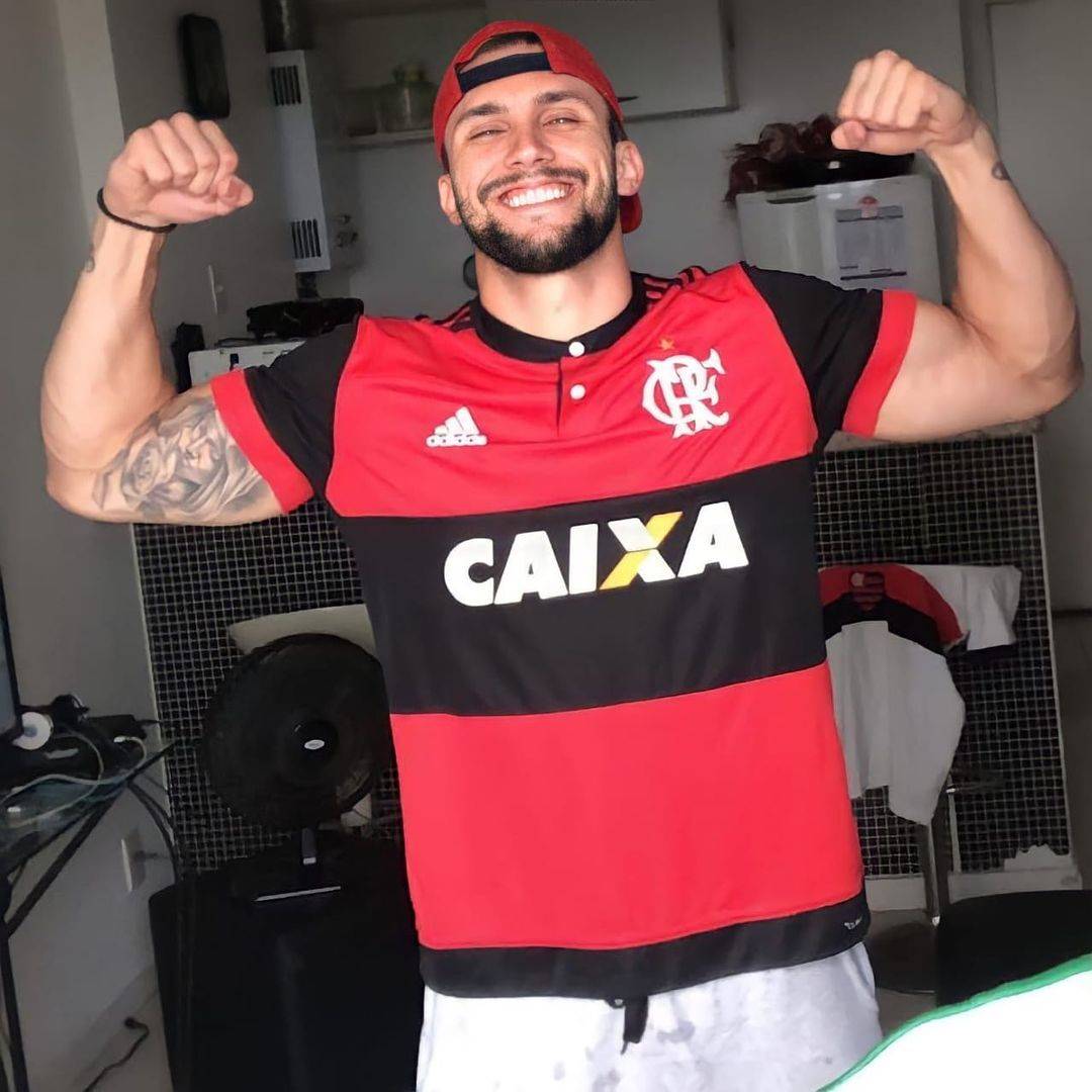 Arthur Picoli é contratado pelo Flamengo para jogar futebol