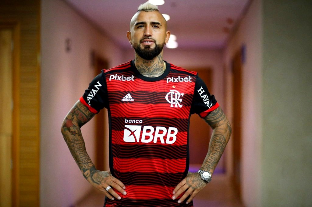 Com a saída de Arturo Vidal, Flamengo terá apenas seis jogadores