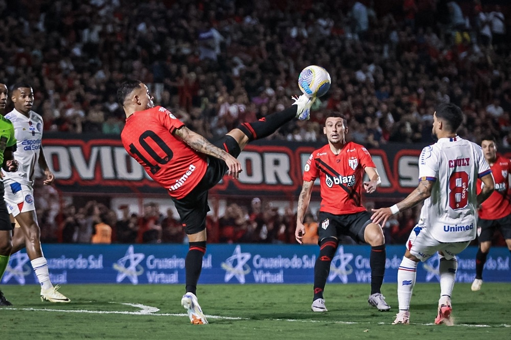 Próximo adversário do Flamengo, o Atlético-GO de Vagner Mancini ainda não venceu no Brasileirão