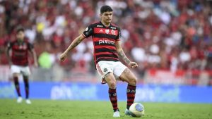 Filipe Luís reprova vaias da torcida a Ayrton Lucas e pede apoio da Nação: "Vamos até a morte com ele"