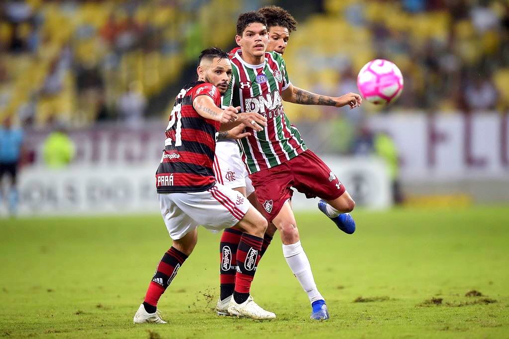 Fluminense terá direito à quantia na compra do lateral Ayrton Lucas pelo  Flamengo; veja os valores - Lance!