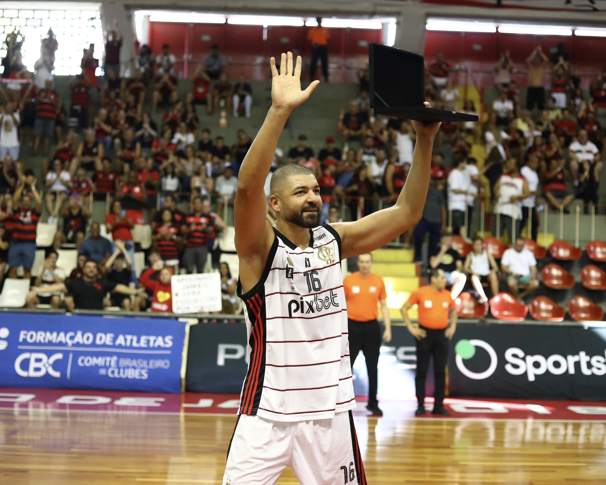 Diretor Executivo de Esportes Olímpicos do Flamengo, faz avaliação positiva do basquete: "Foi um ano relativamente bom"