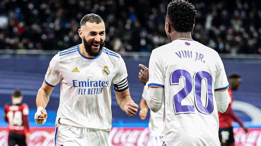 Benzema revela conversa com Vinicius Jr e diz que brasileiro está triste: "Ninguém merecia mais que ele"