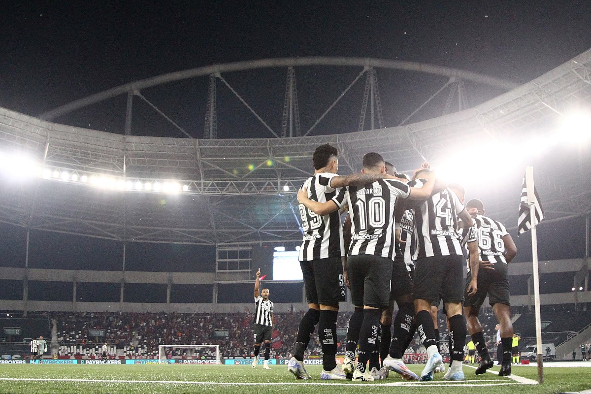 Flamengo perde as duas partidas para o Botafogo pela primeira vez, na era dos pontos corridos