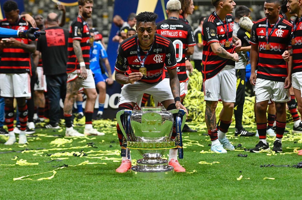 Flamengo consegue efeito suspensivo para atacante poder atuar contra o Cuiabá