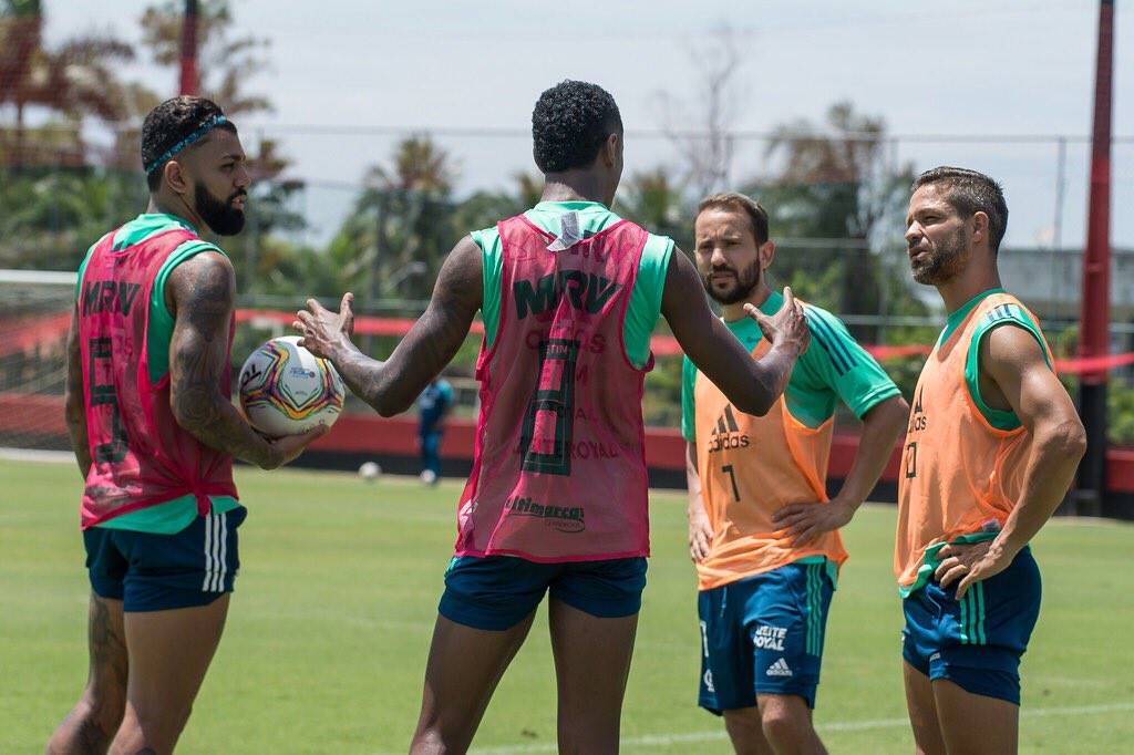 Flamengo deverá improvisar Isla de zagueiro contra Del Valle FlaResenha