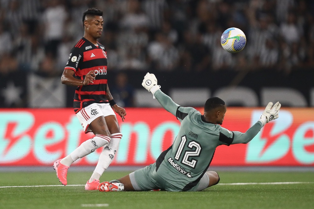 Rossi fala de cansaço em derrota para o Botafogo mas já projeta duelo decisivo pela Libertadores