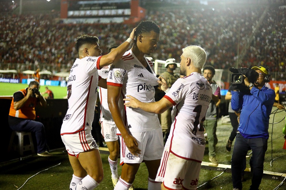 Próximo adversário do Flamengo, o Atlético-GO de Vagner Mancini ainda não venceu no Brasileirão