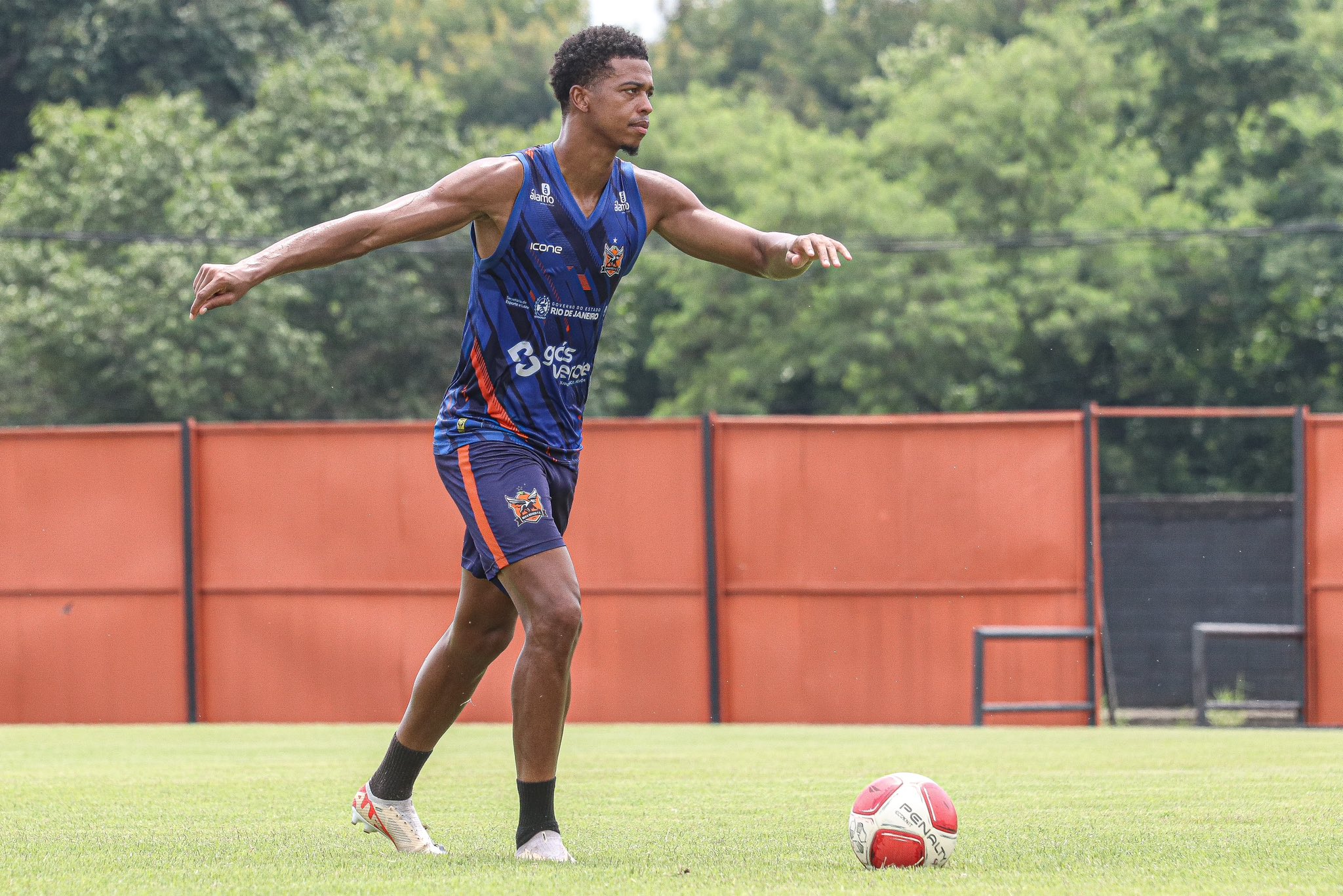 Carlinhos tem data marcada para se apresentar ao Flamengo - confira