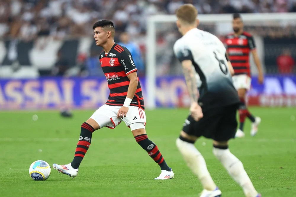 Internacional e Corinthians são notificados pelo Flamengo por dívidas de jogadores