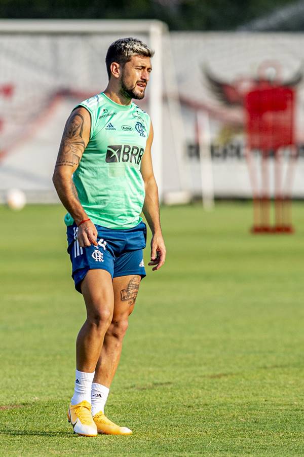 Maurício Isla revela conversa com Vidal sobre o Flamengo FlaResenha