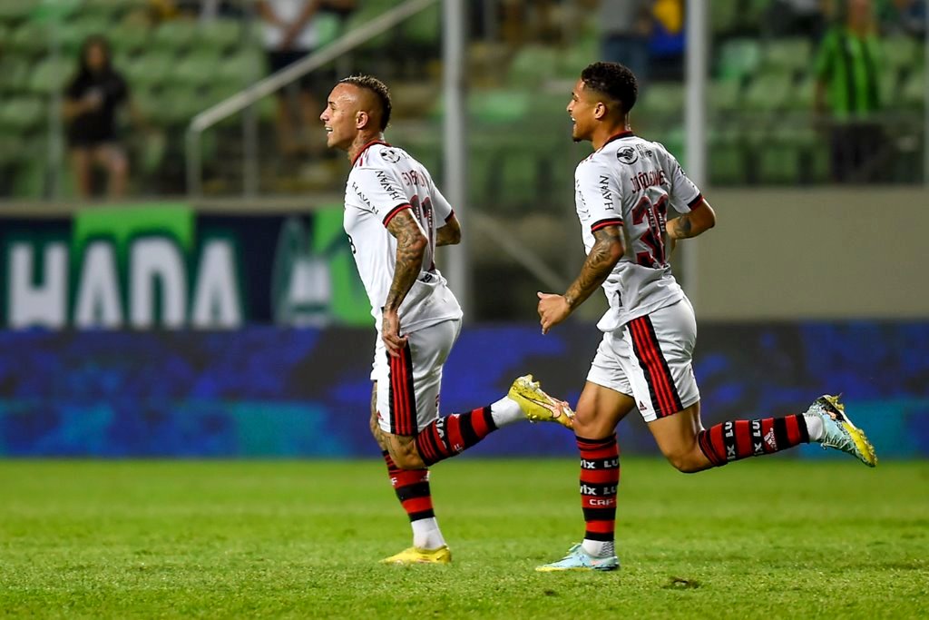 Em alta, Cebolinha decidiu último Flamengo x Atlético no Maracanã