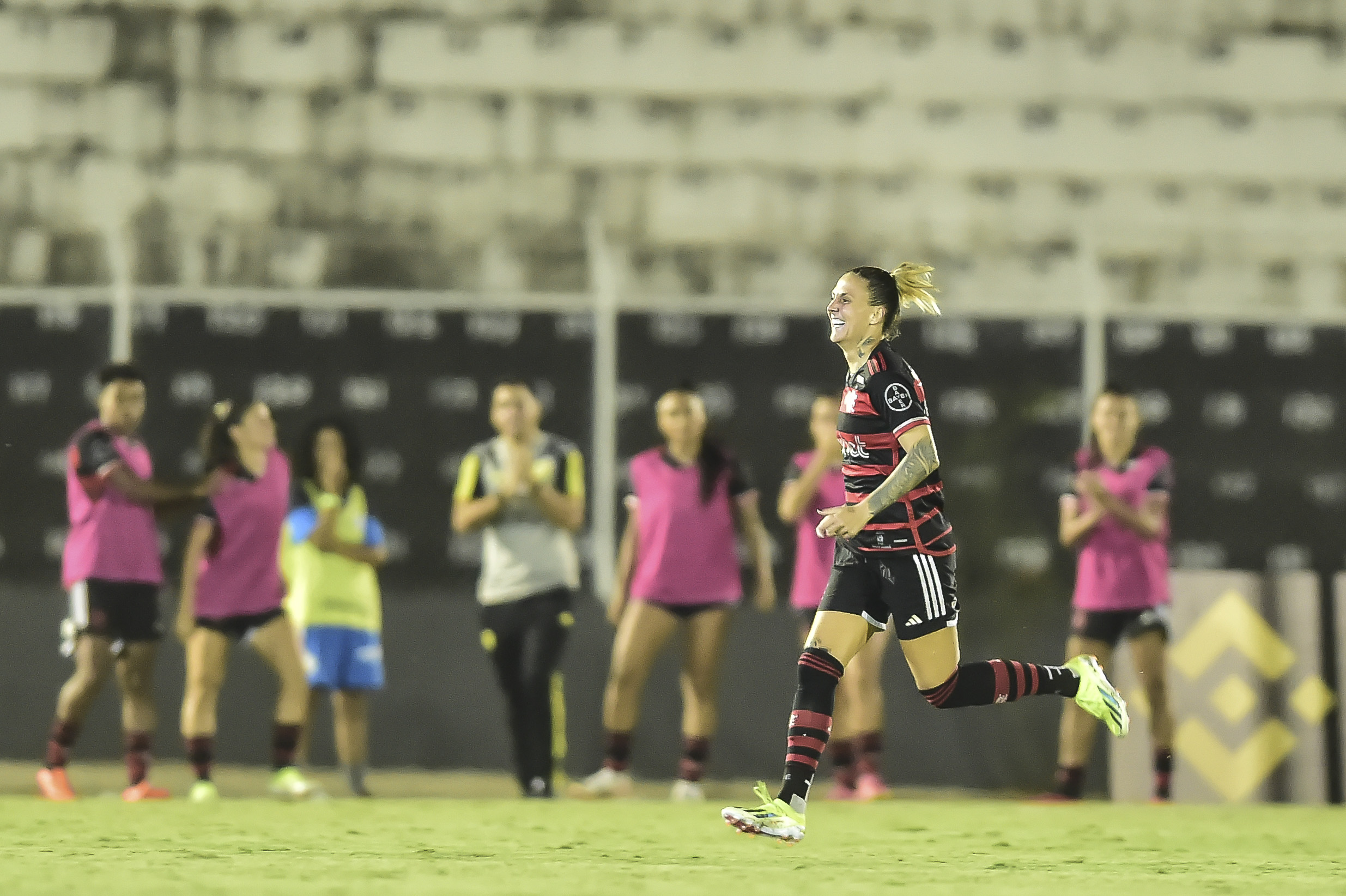 Cristiane marca mas Flamengo é derrotado na estreia do Brasileirão