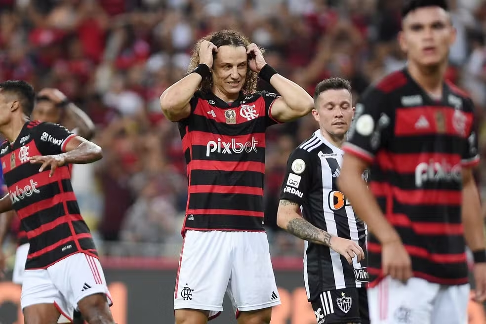 Apesar do empate, Filipe Luís sai bastante satisfeito do Maracanã: "Foi um jogaço do meu time"