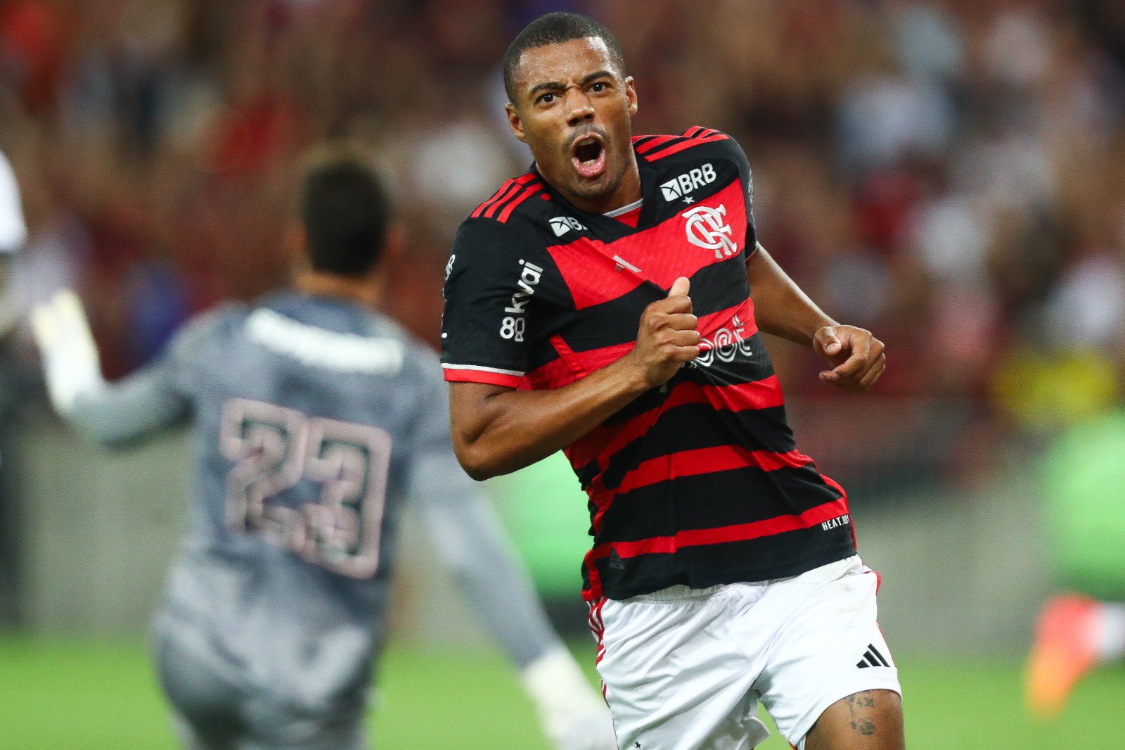 Carlinhos treina no lugar de Pedro e tem chances de iniciar a partida contra o Palmeiras - veja o provável time