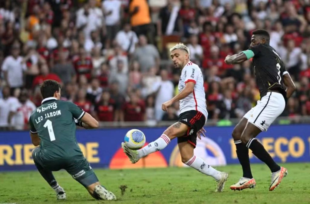 Técnico do Vasco projeta duelo contra o Flamengo pelo Brasileirão: "Clássico gigante"