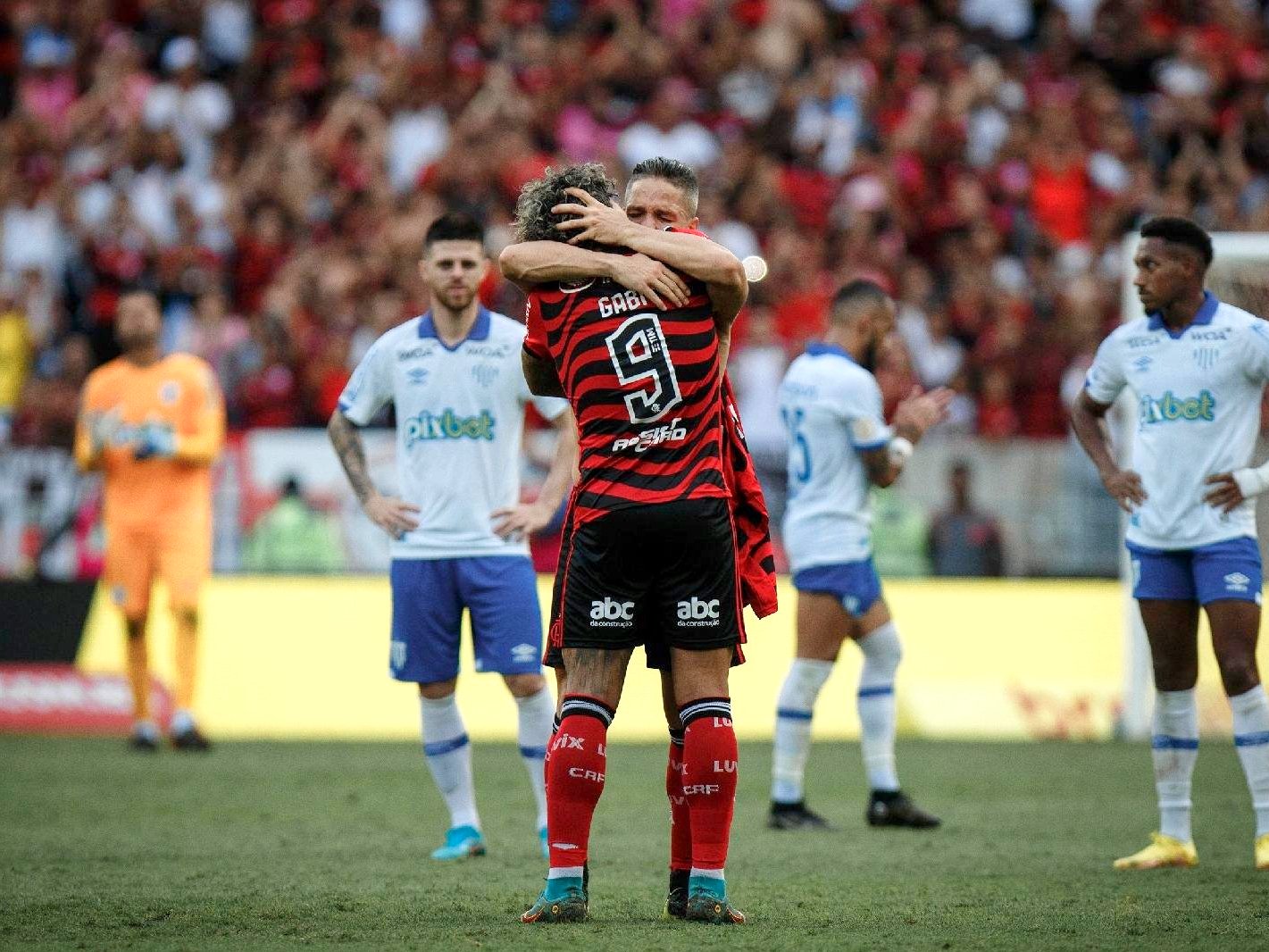 Gabigol é o sexto jogador na história a vestir as camisas 10 de