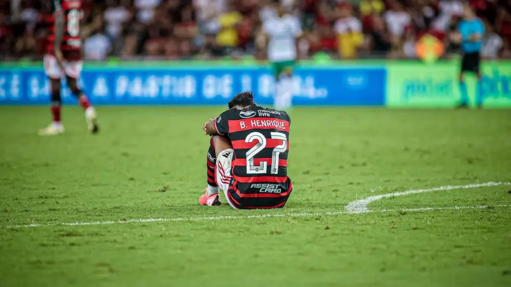 Com mudanças no sistema defensivo e no meio, Flamengo está escalado para enfrentar o Vitória - confira