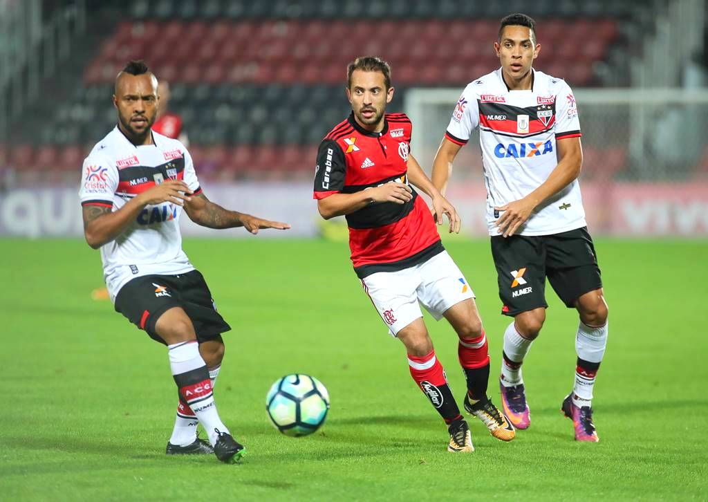 Cabem no Atlético-GO? Flamengo faz lista de dispensa e libera